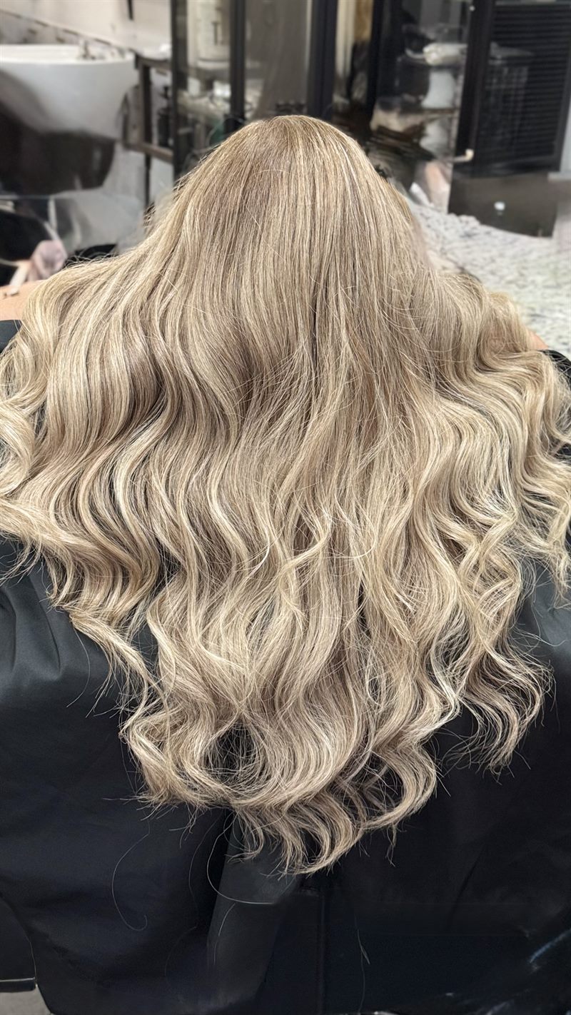 Extensiones rubio ceniza onduladas