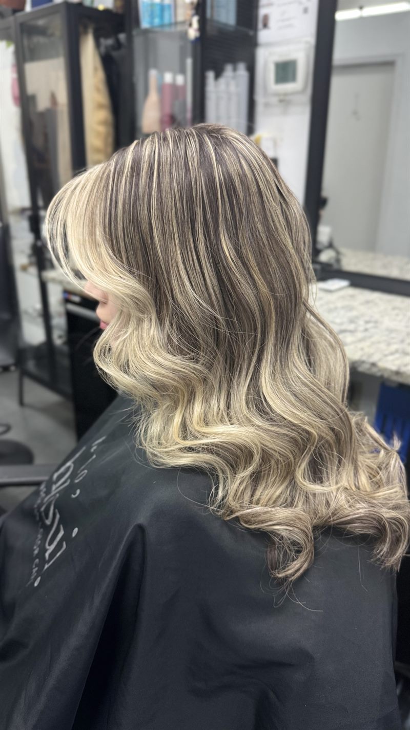 Balayage rubio con ondas